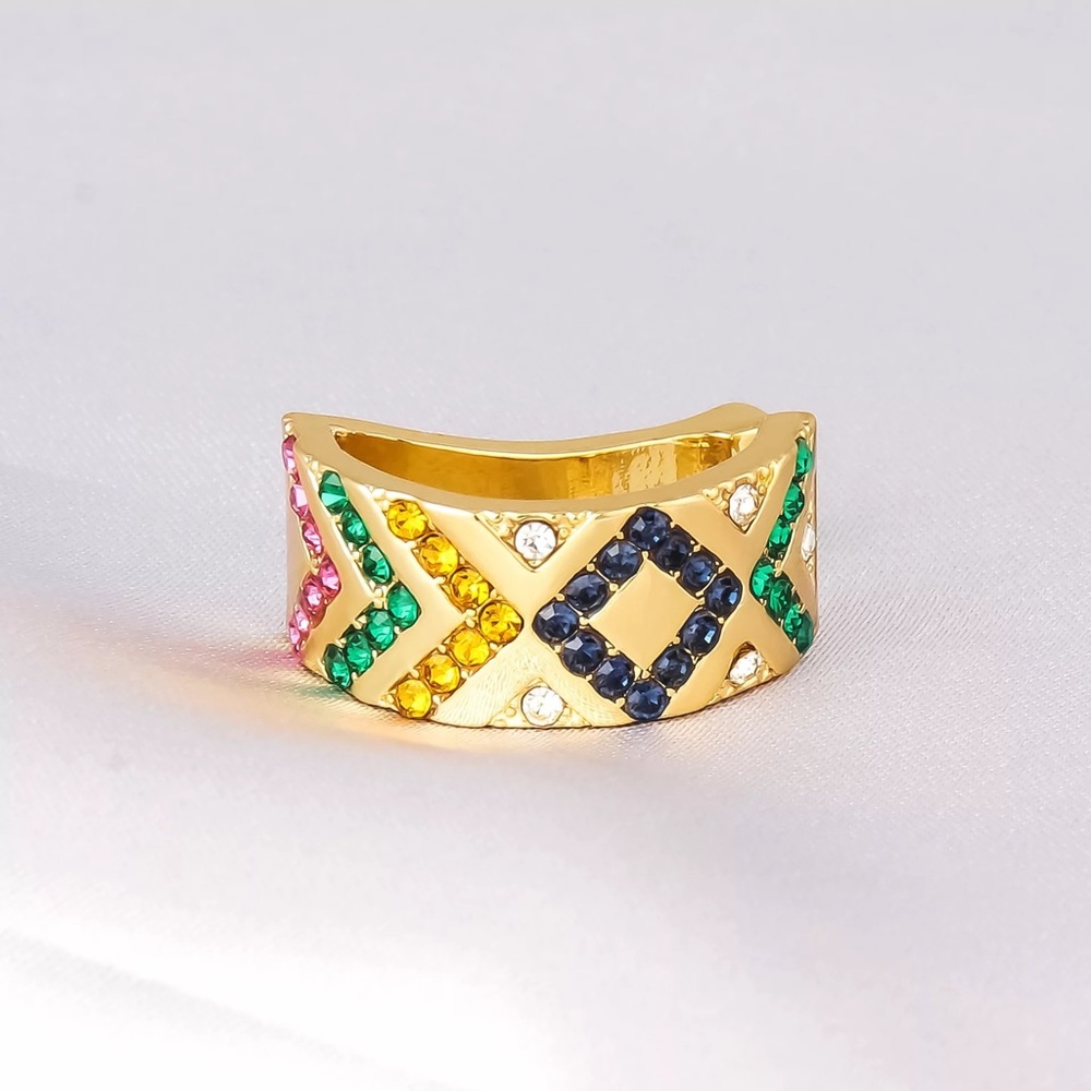 Aiyana Tribal Design Gold Rhinestone Ear Cuff - Picture 3 of 5